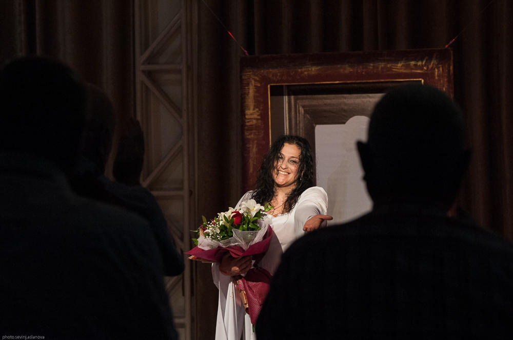 В Баку прошла премьера моноспектакля “İnsan səsi”