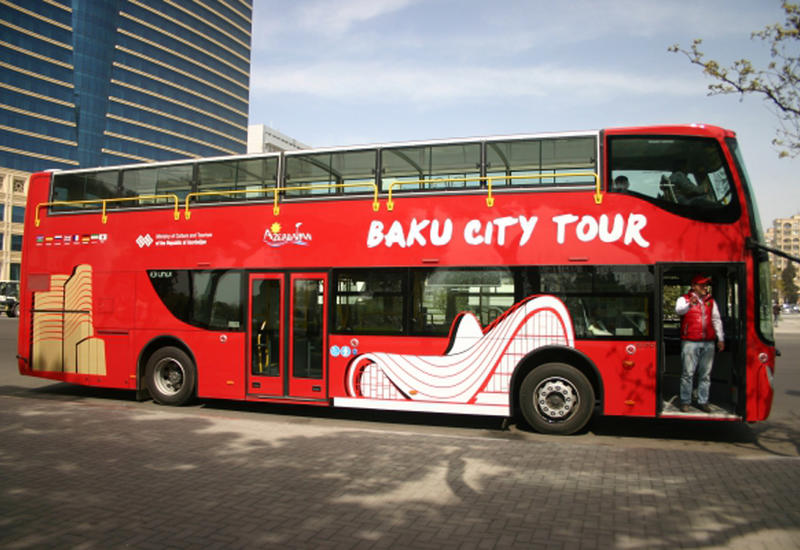 Приостановлена деятельность туристических автобусов "Baku City Tour"
