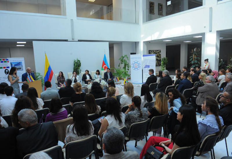 В Баку презентована антология стихов азербайджанских и колумбийских поэтов