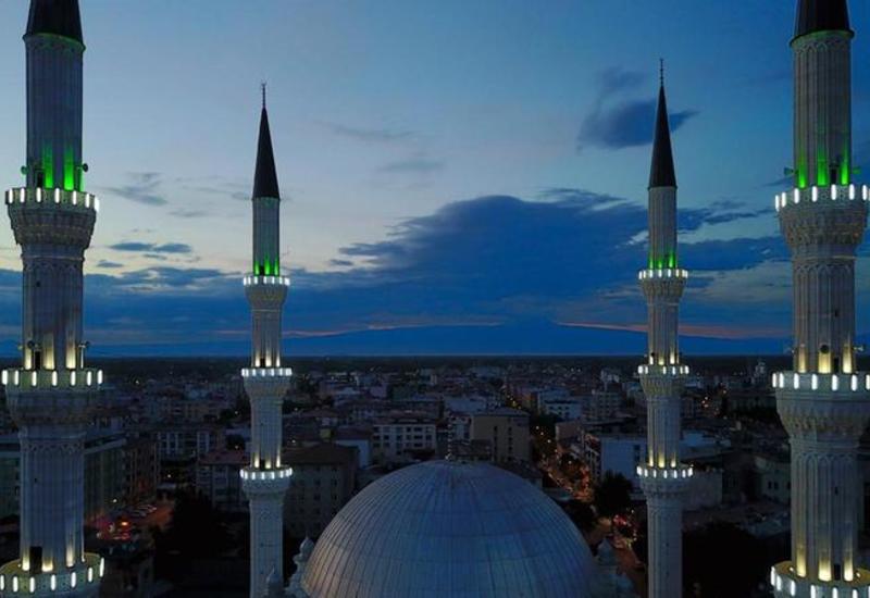 Bu şəhərin əhalisi 2 dəfə İFTAR edir