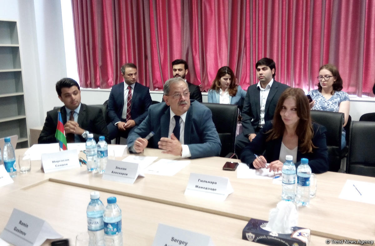Bakıda ekspertlər Rusiya-Azərbaycan münasibətlərini müzakirə edirlər