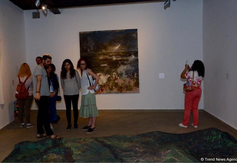 В Yay Gallery открылась выставка "Между морем и горами"