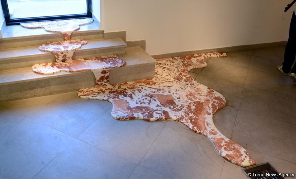 В Yay Gallery открылась выставка "Между морем и горами"