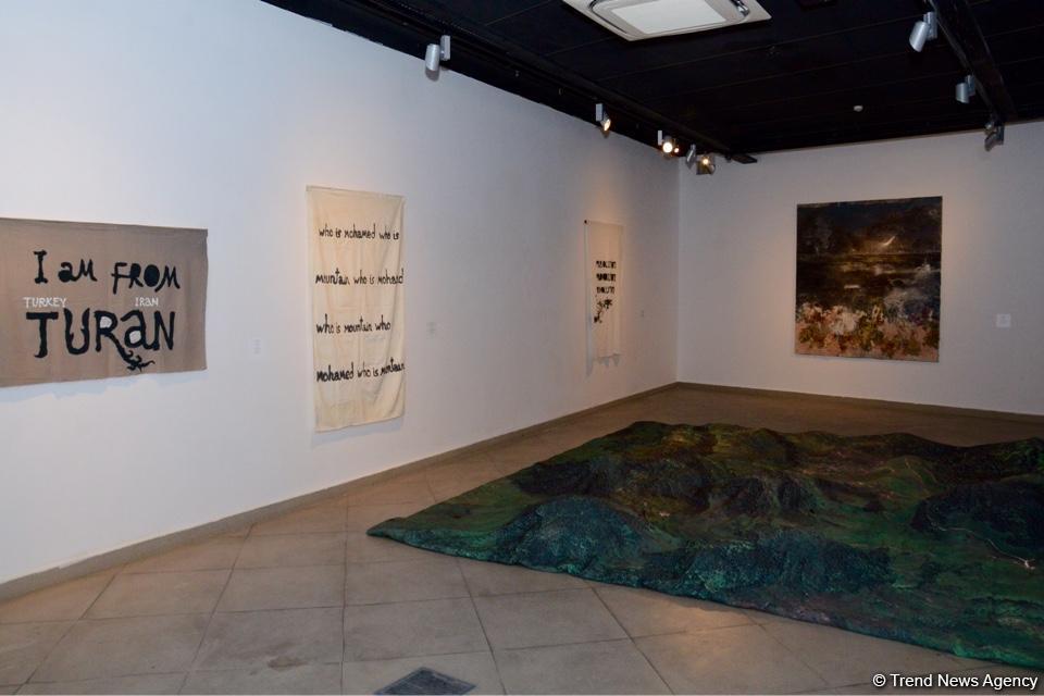 В Yay Gallery открылась выставка "Между морем и горами"