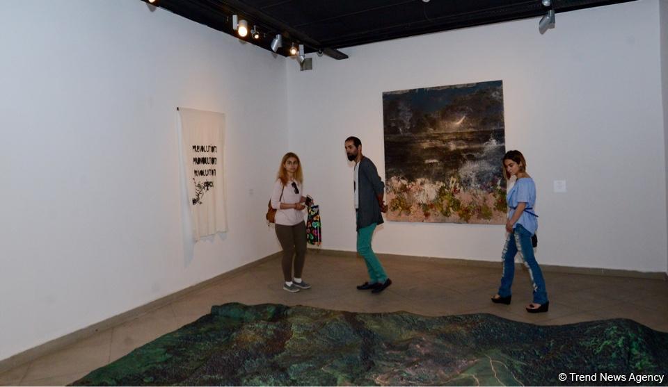 В Yay Gallery открылась выставка "Между морем и горами"