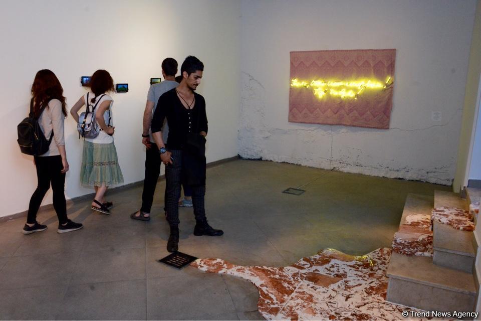 В Yay Gallery открылась выставка "Между морем и горами"