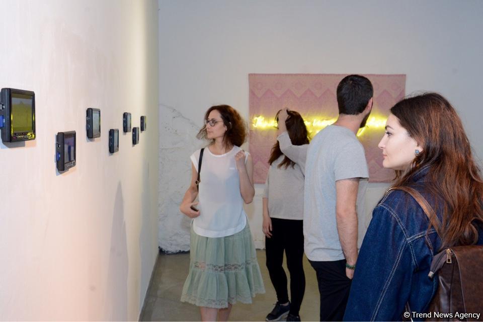 В Yay Gallery открылась выставка "Между морем и горами"