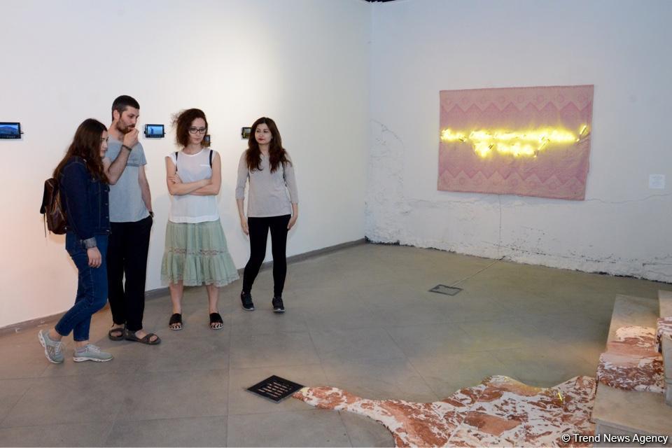В Yay Gallery открылась выставка "Между морем и горами"