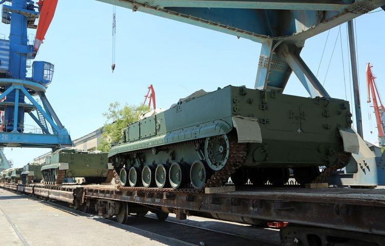 Азербайджан перебросит российскую бронетехнику на фронт