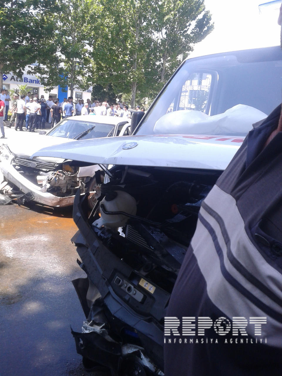 "Скорая" устроила цепную аварию в Мингячевире, есть раненые