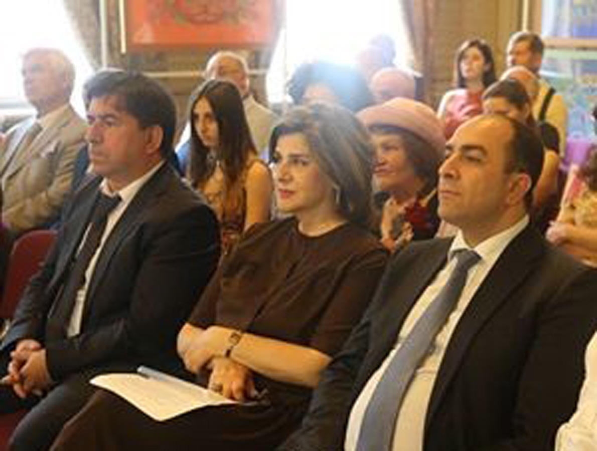 Антологии современной азербайджанской поэзии презентованы в Украине