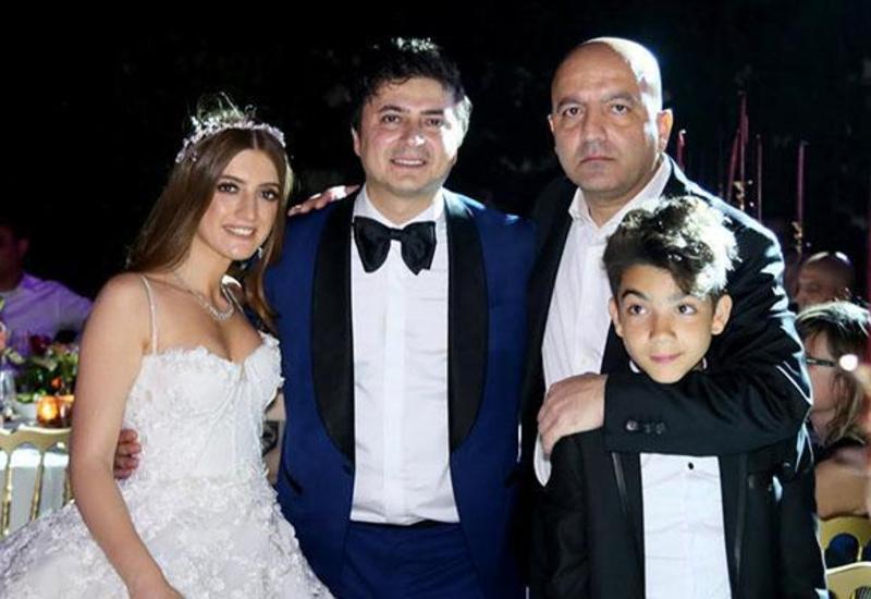 Mübariz Mənsimov ailəsi ilə bacısı oğlunun toyunda