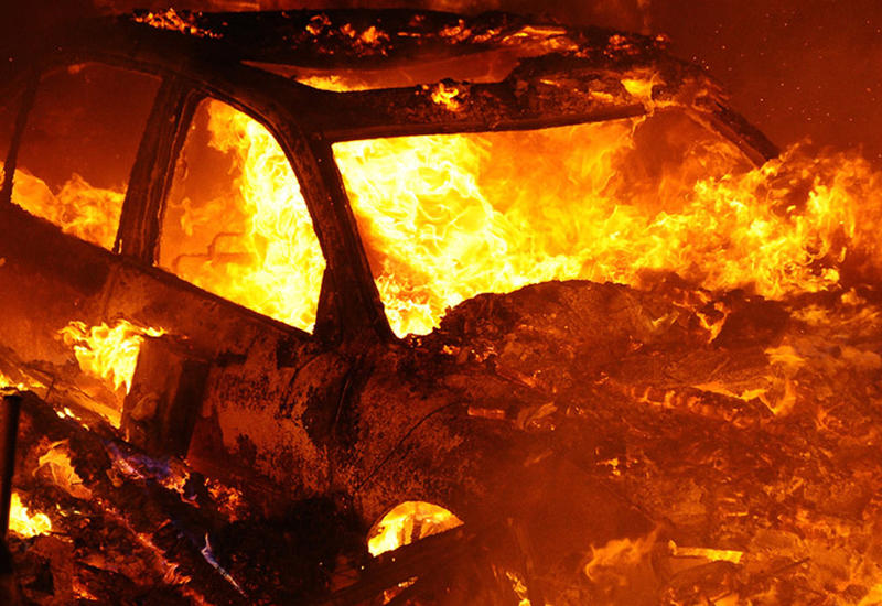 Полицейский в последний момент спас водителя из горящего автомобиля
