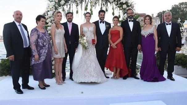 Fahriye toyunda 3 gəlinlik geyindi