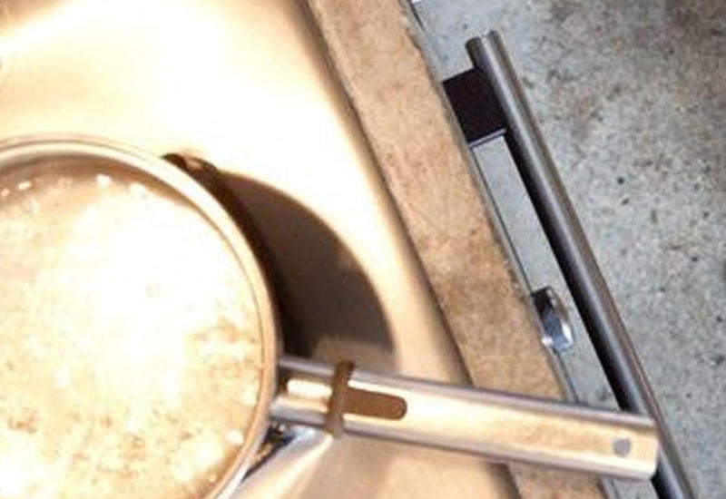 1 yaşlı körpənin üzərinə qaynar su töküldü