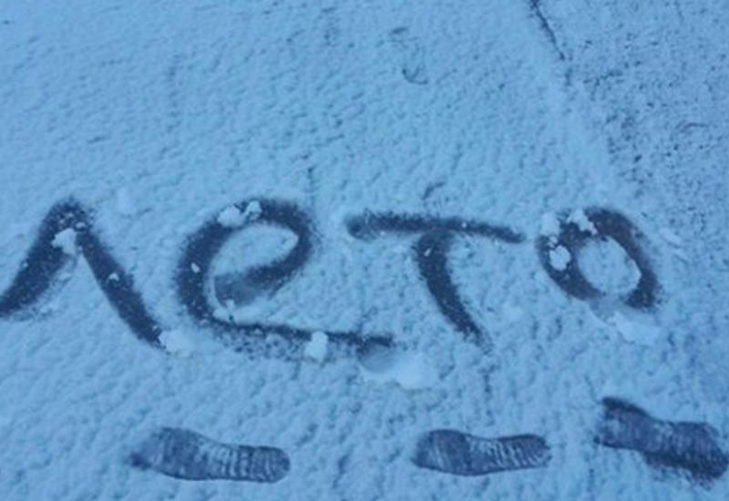 Зима летом: в России пошел снег