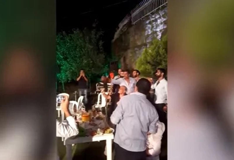 Не удержав в руках автомат, жених случайно подстрелил фотографа