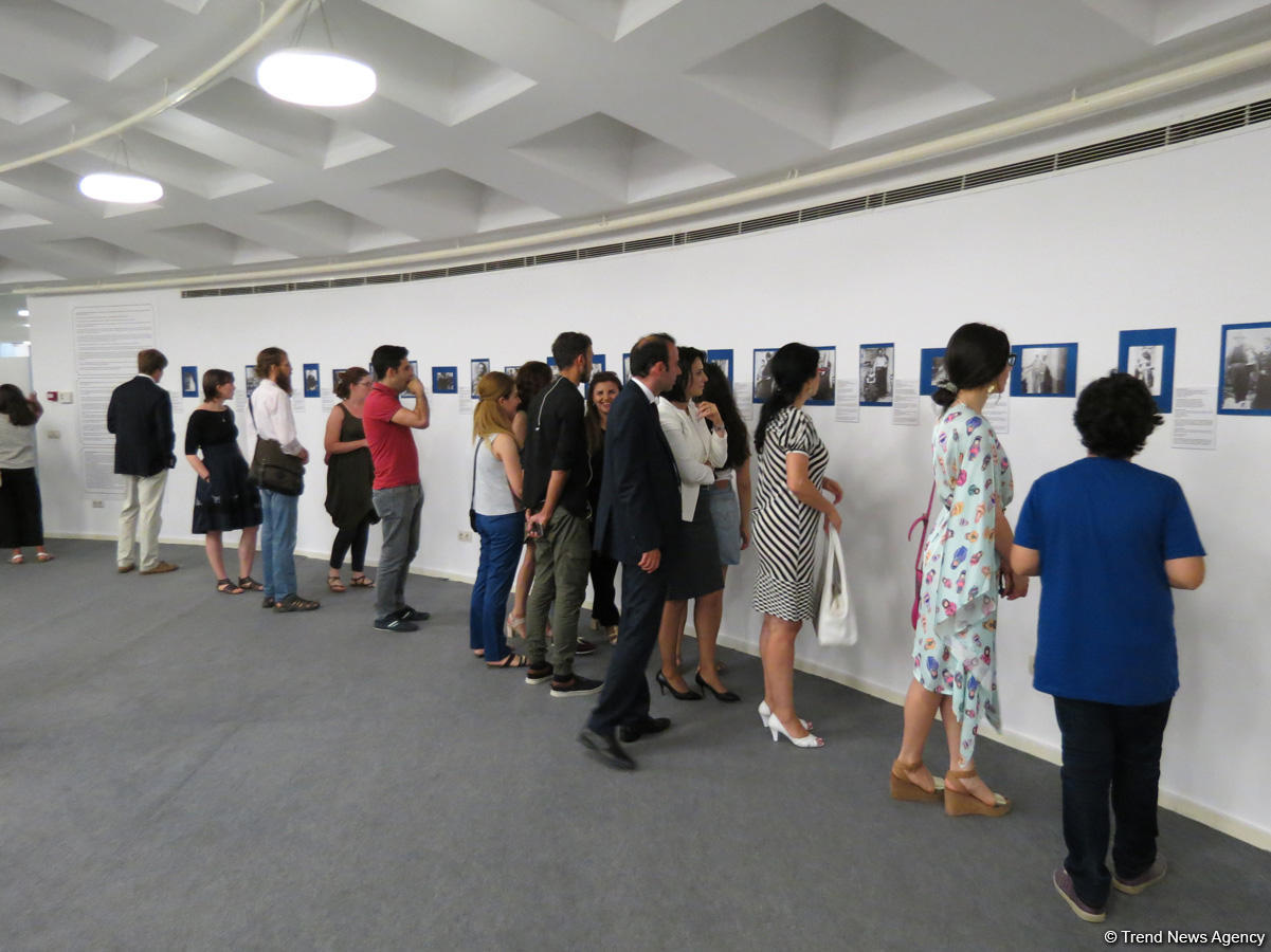 В Баку прошла фотовыставка, посвященная Фриде Кало и Диего Ривере