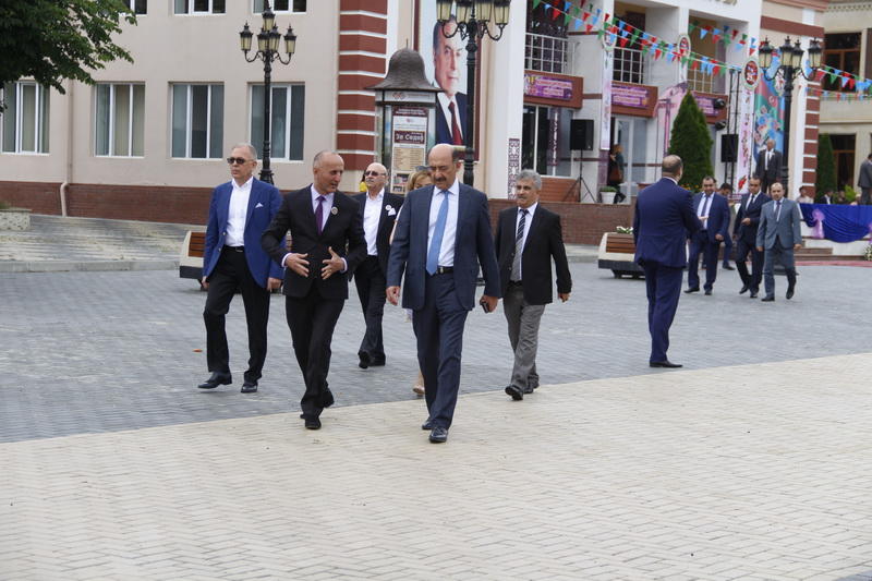 Урок мультикультурализма: Гусарскому лезгинскому театру - 25!