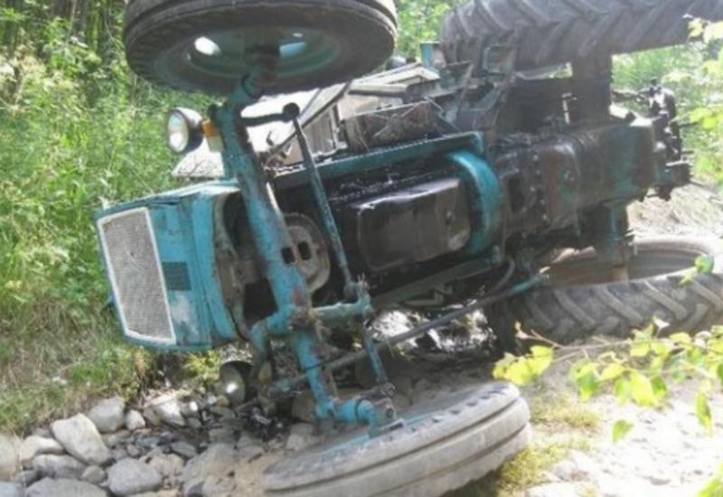 Внук перевернул трактор в Шамкире и убил деда