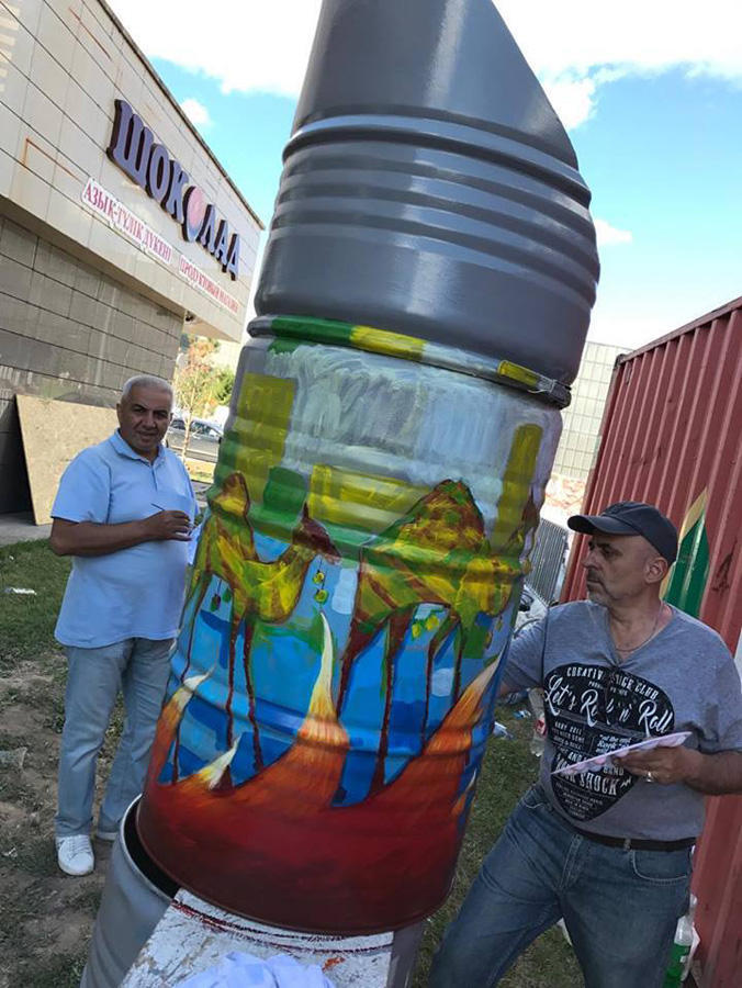 Креативные бочки из Азербайджана удивили гостей фестиваля в Казахстане