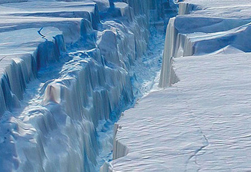 От Антарктиды откололся айсберг массой в триллион тонн