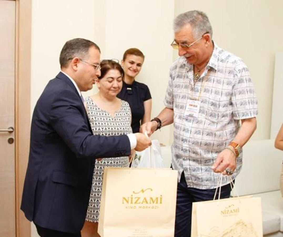 В Баку проходит Международный фестиваль фольклорного танца
