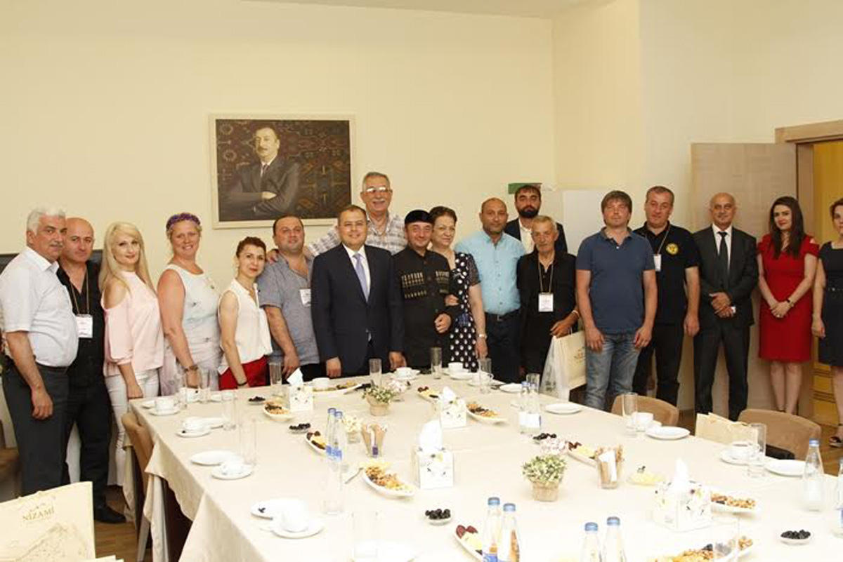 В Баку проходит Международный фестиваль фольклорного танца