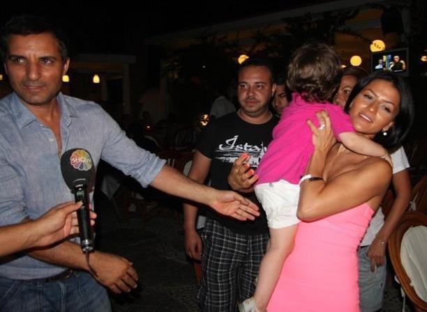 Rafet El Roman oğlunun anası ilə barışdı