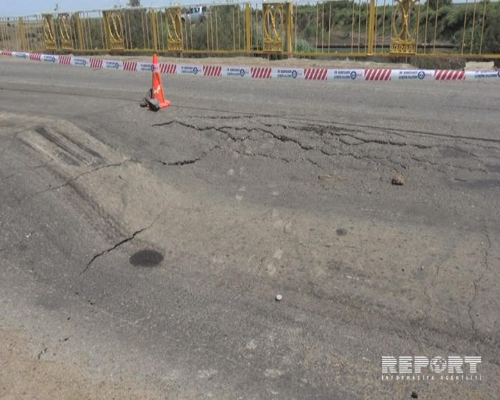 В Азербайджане просел мост