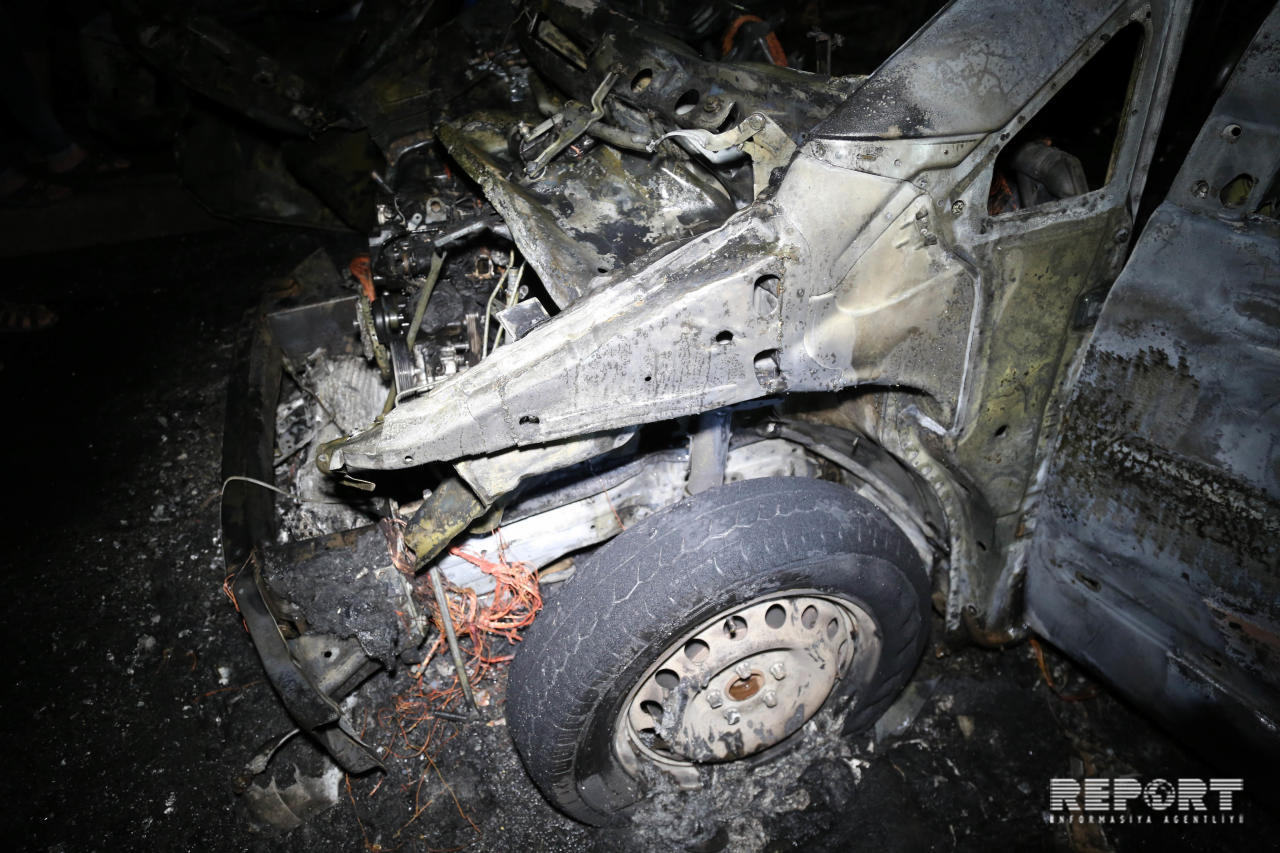 В Баку сгорела машина скорой помощи