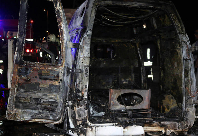 В Баку сгорела машина скорой помощи