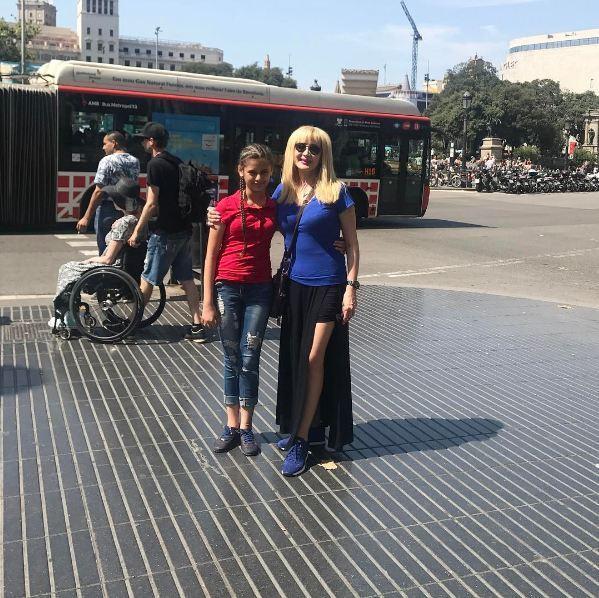 Məleykə Əsədova qızı ilə Barselonada