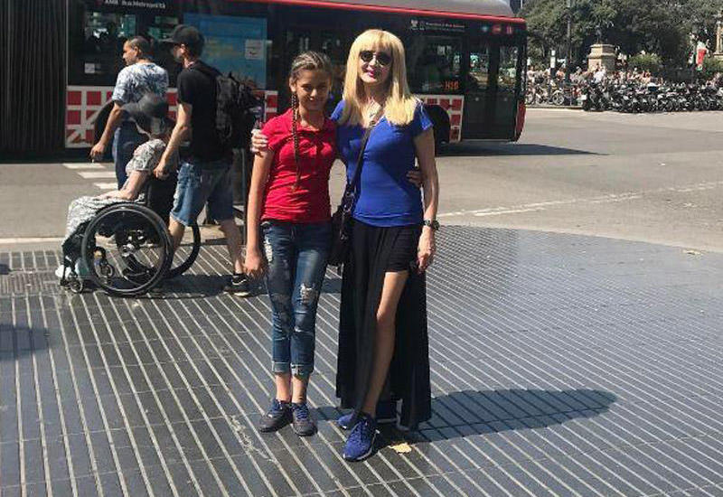 Məleykə Əsədova qızı ilə Barselonada
