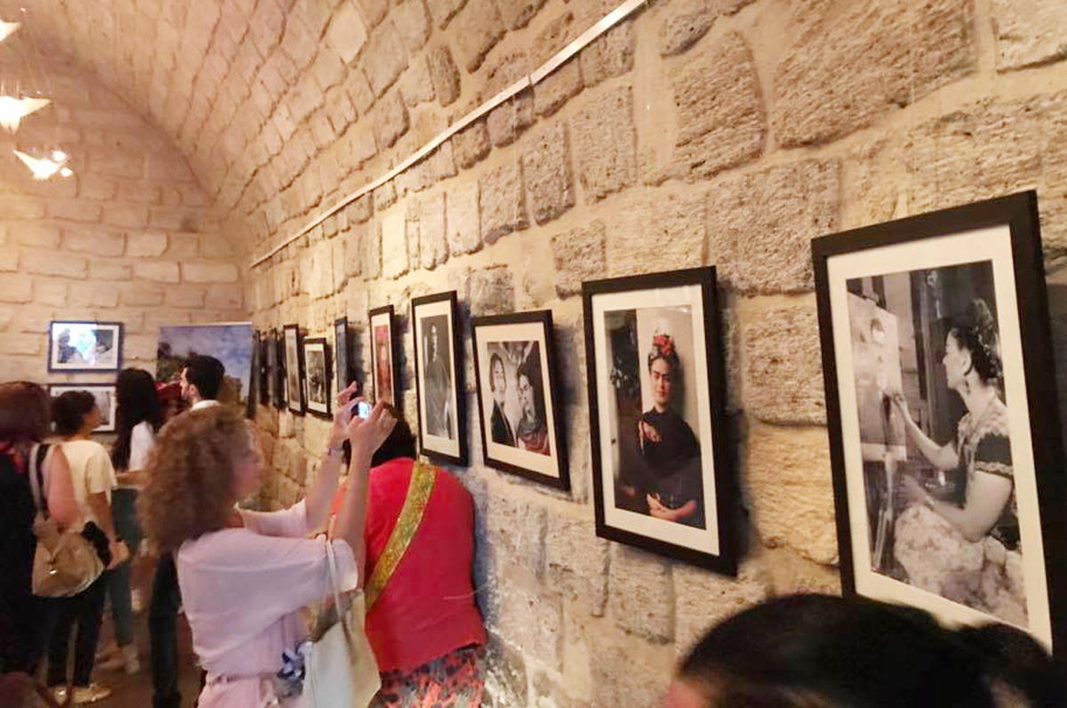 В Баку открылась фотовыставка, посвященная Фриде Кало