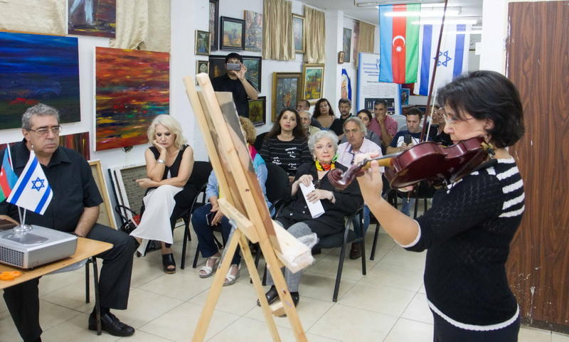 АзИз почтил память двухлетней Захры