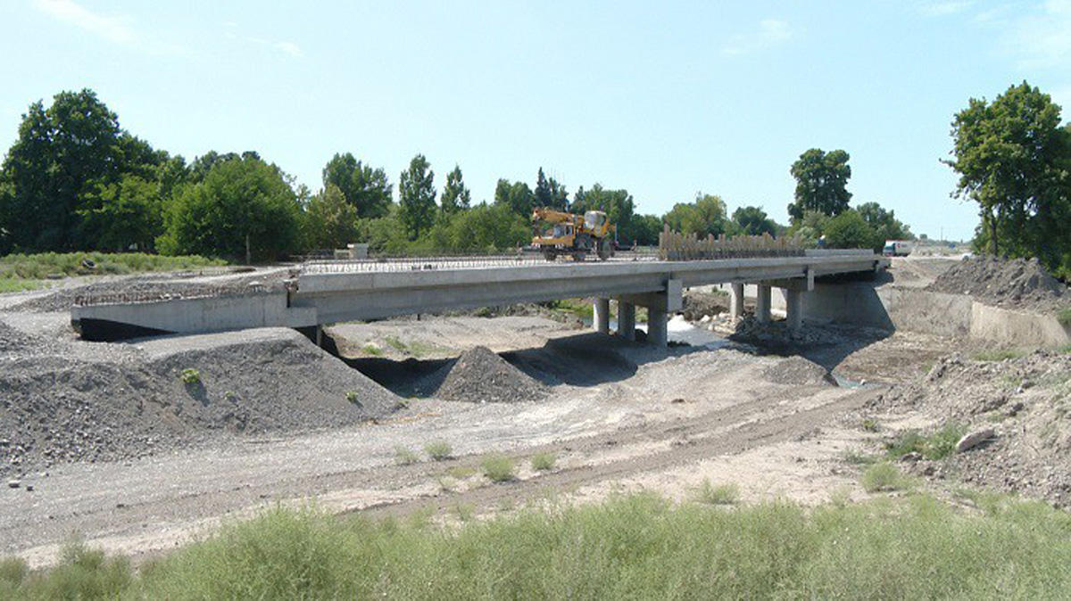 В Азербайджане реконструируется одна из региональных дорог
