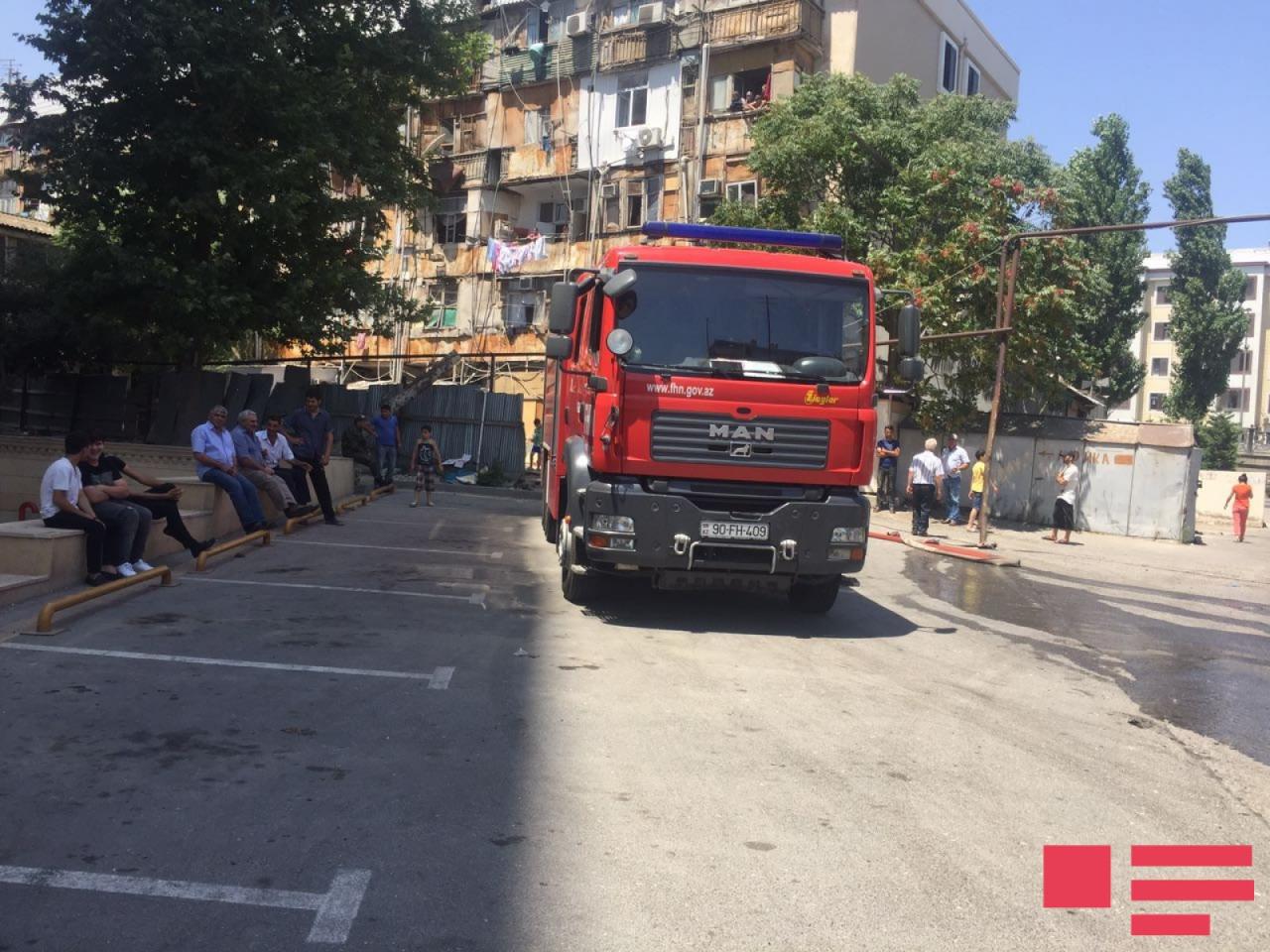 Сильный пожар в бакинском университете, есть пострадавшие