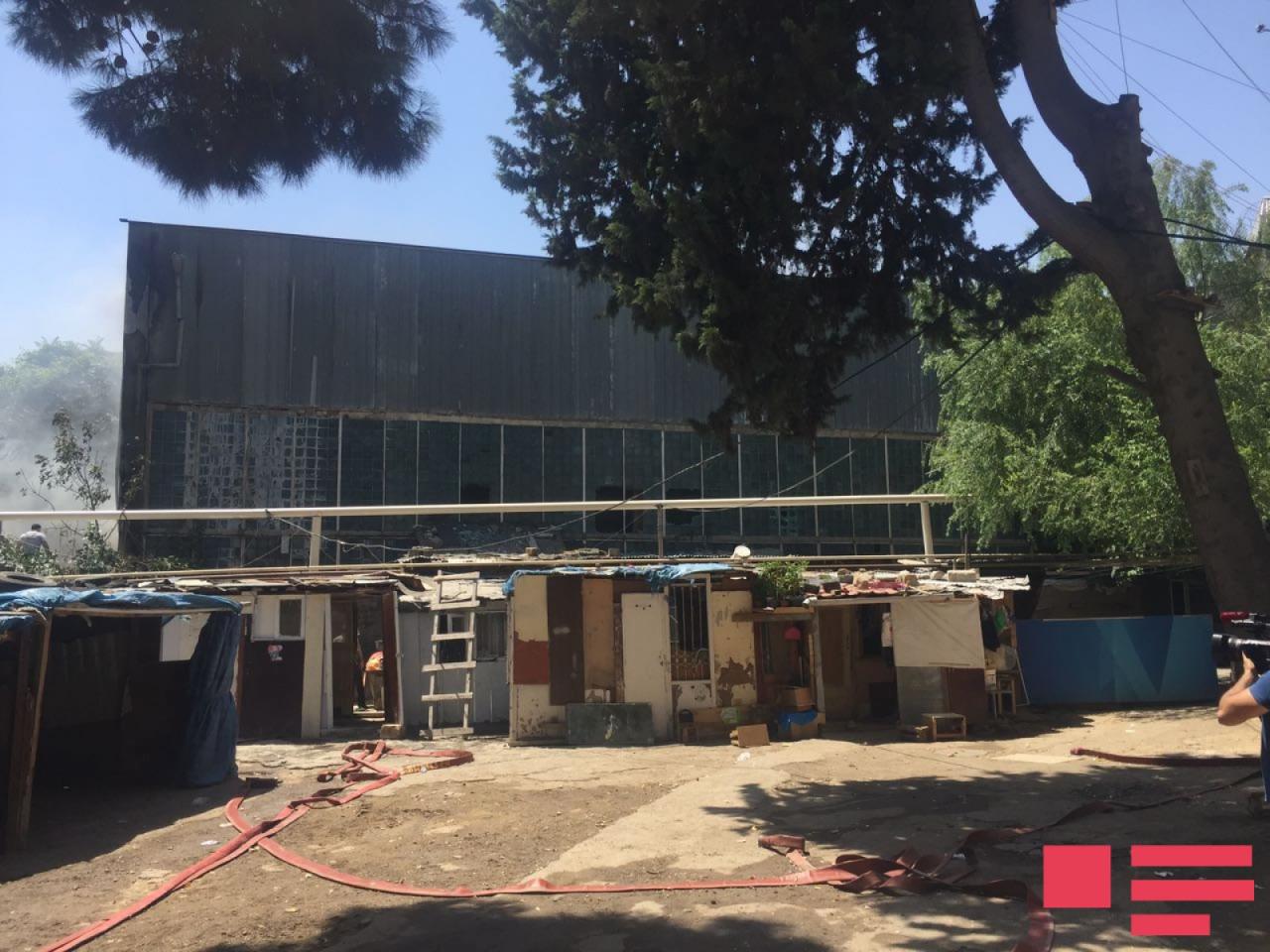 Сильный пожар в бакинском университете, есть пострадавшие