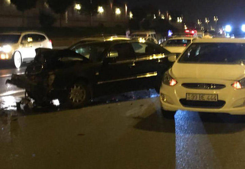 Paytaxtda film kimi qəza - 005 nömrəli "BMW" yolu kəsdi, 6 maşın toqquşdu