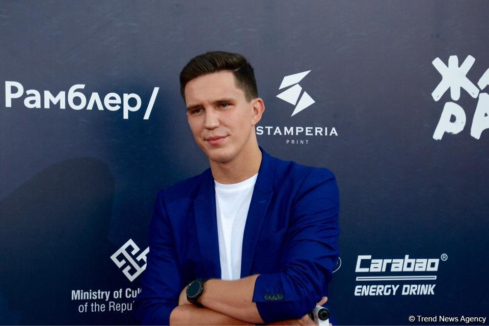 Российские звезды на красной дорожке фестиваля "ЖАРА" в Баку