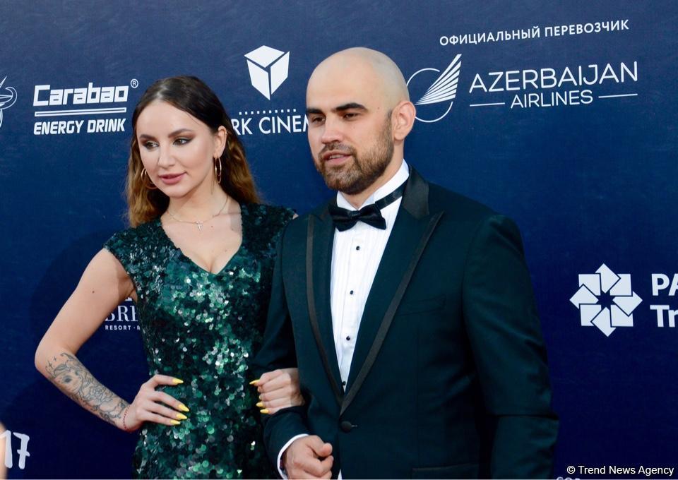 Российские звезды на красной дорожке фестиваля "ЖАРА" в Баку