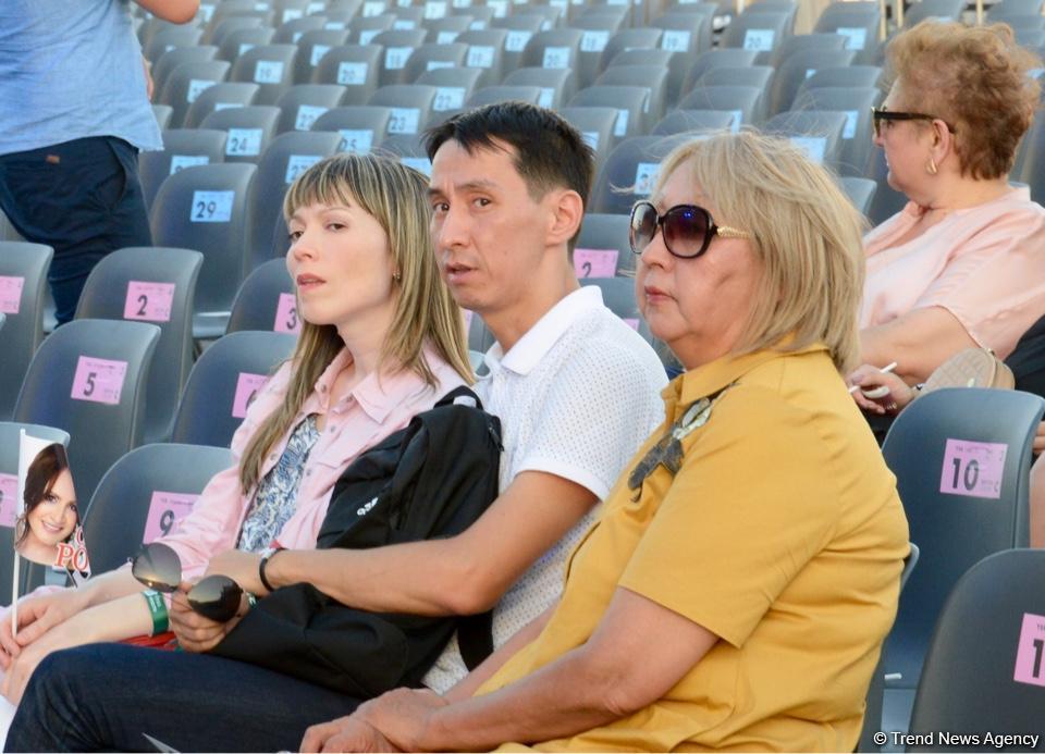 Звезды на красной дорожке международного фестиваля "ЖАРА" в Баку – день второй