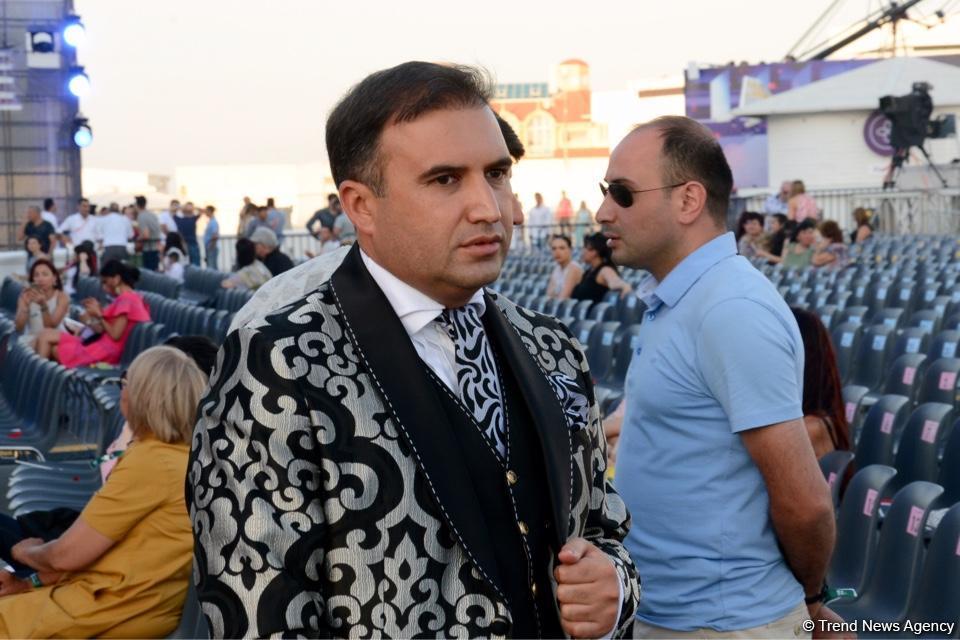 Звезды на красной дорожке международного фестиваля "ЖАРА" в Баку – день второй