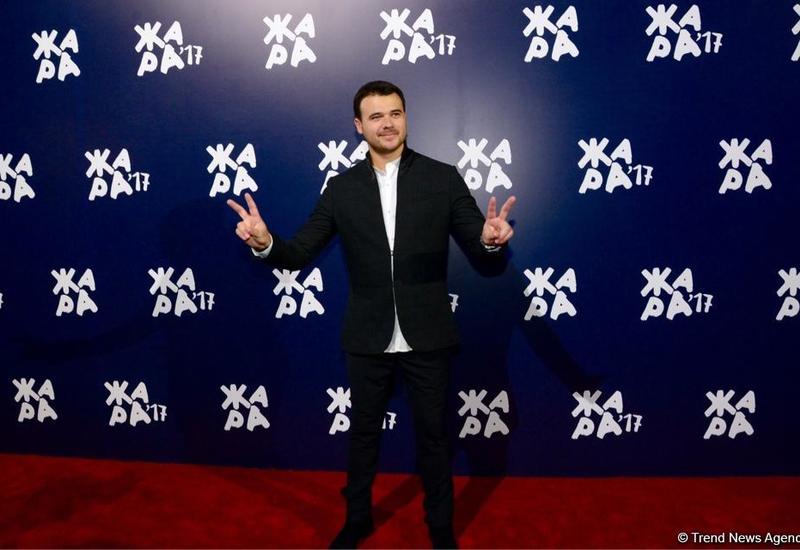 Парад звезд на красной дорожке фестиваля "ЖАРА" в Баку – день третий