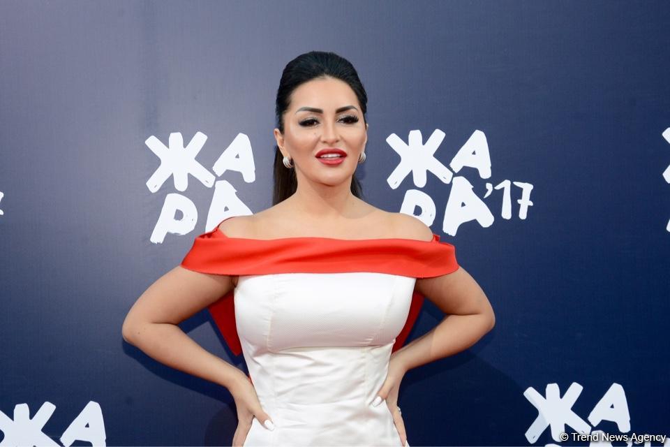 Парад звезд на красной дорожке фестиваля "ЖАРА" в Баку – день третий