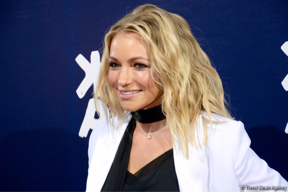 Парад звезд на красной дорожке фестиваля "ЖАРА" в Баку – день третий