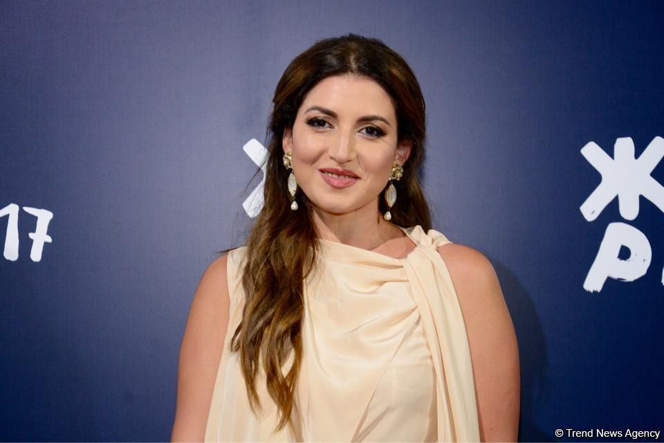 Парад звезд на красной дорожке фестиваля "ЖАРА" в Баку – день третий