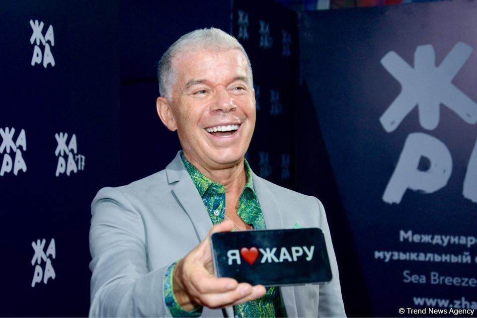 Парад звезд на красной дорожке фестиваля "ЖАРА" в Баку – день третий