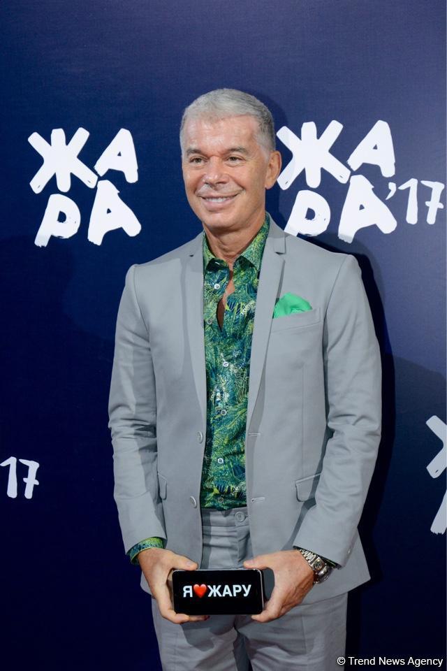 Парад звезд на красной дорожке фестиваля "ЖАРА" в Баку – день третий